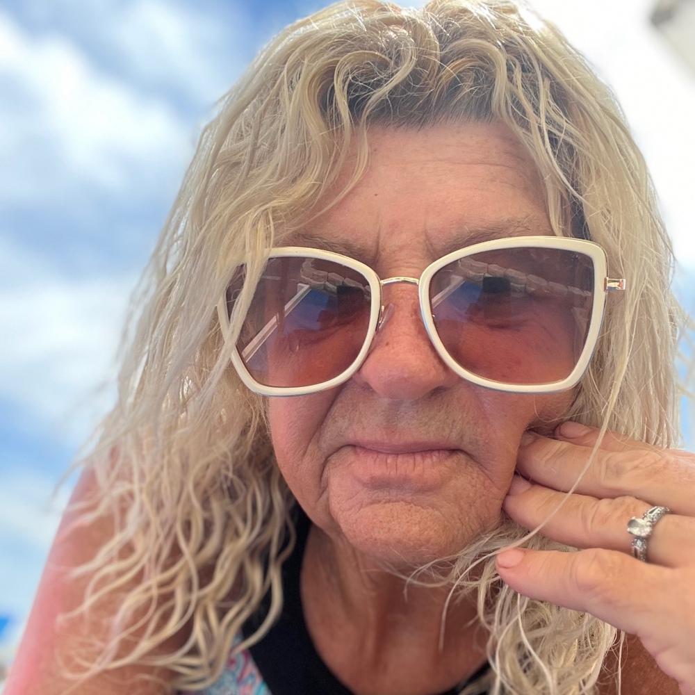 Meet your Posher, Vikki